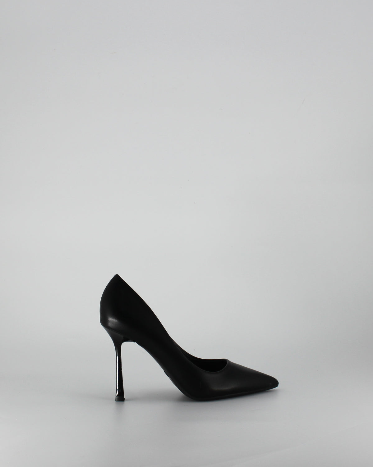 Décolleté Classica in Similpelle Nera con Tacco Stiletto