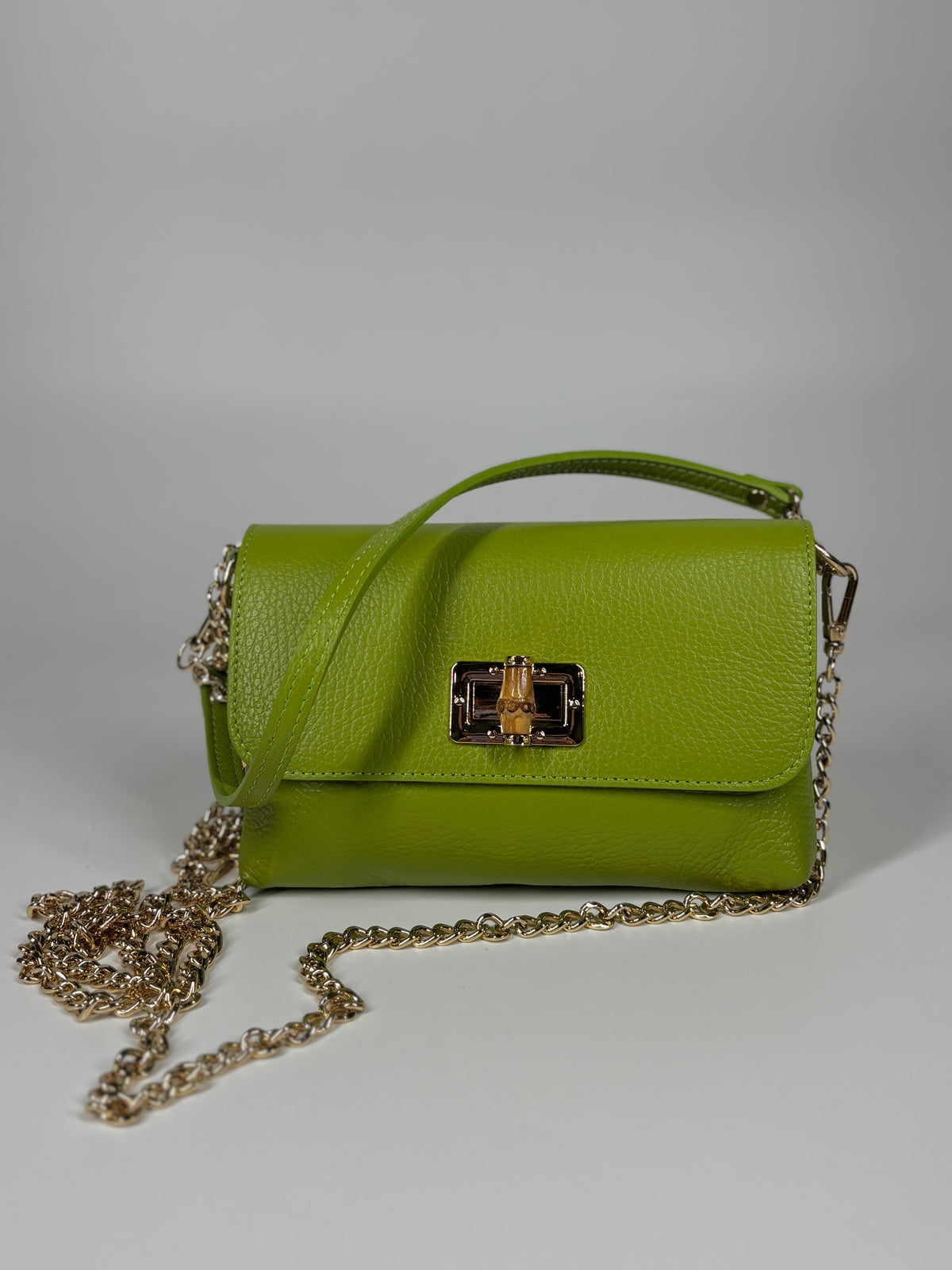 Mini Bag in Pelle Martellata con Chiusura Bamboo - Verde