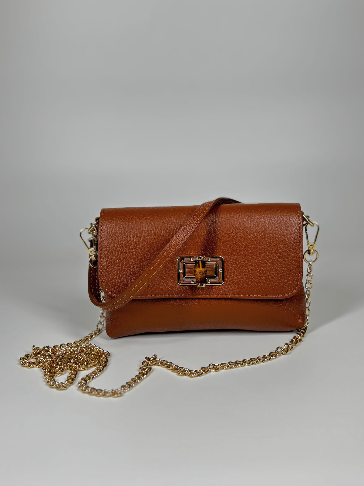 Mini Bag in Pelle Martellata con Chiusura Bamboo - Cammello