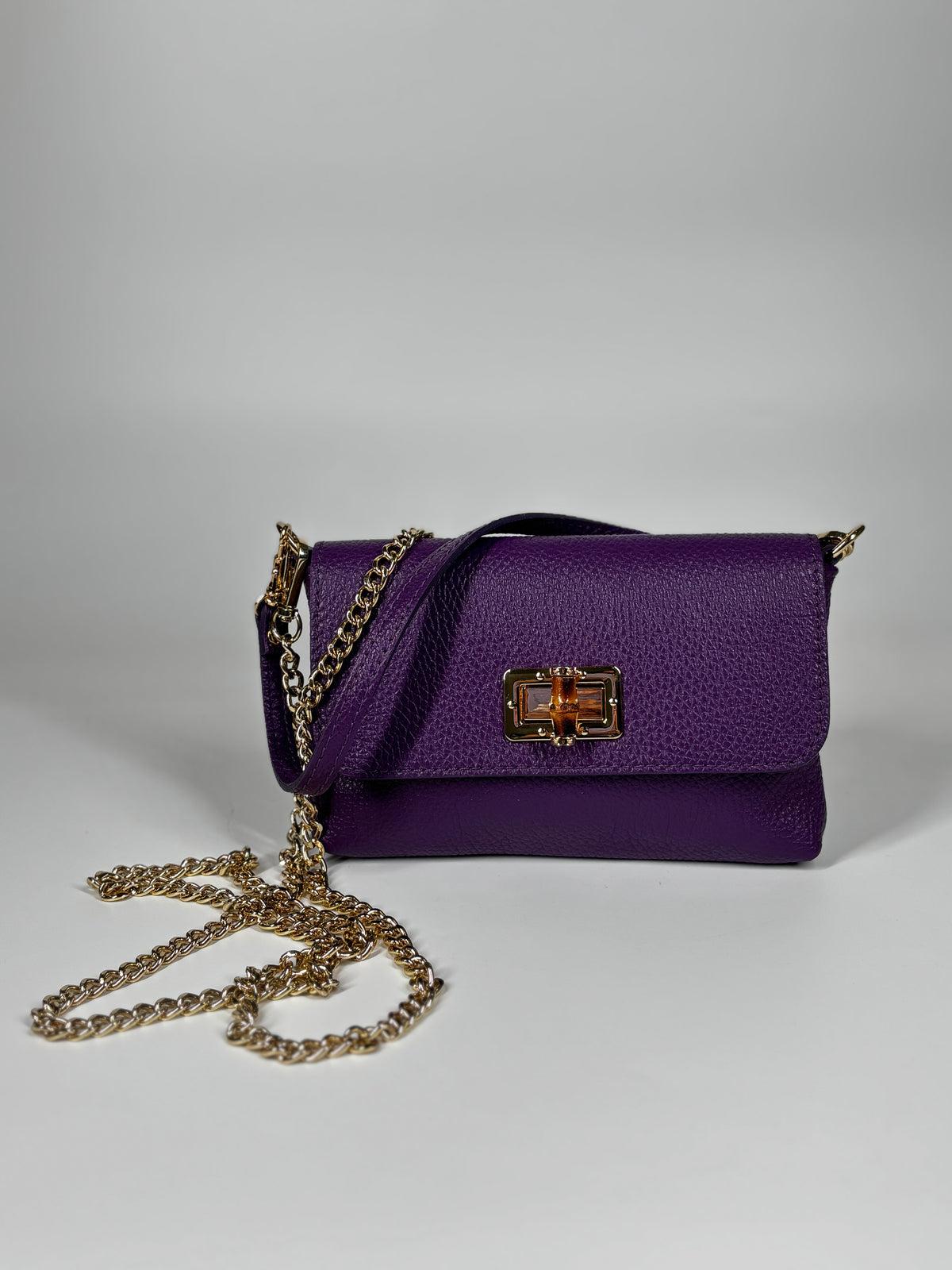 Mini Bag in Pelle Martellata con Chiusura Bamboo - Viola