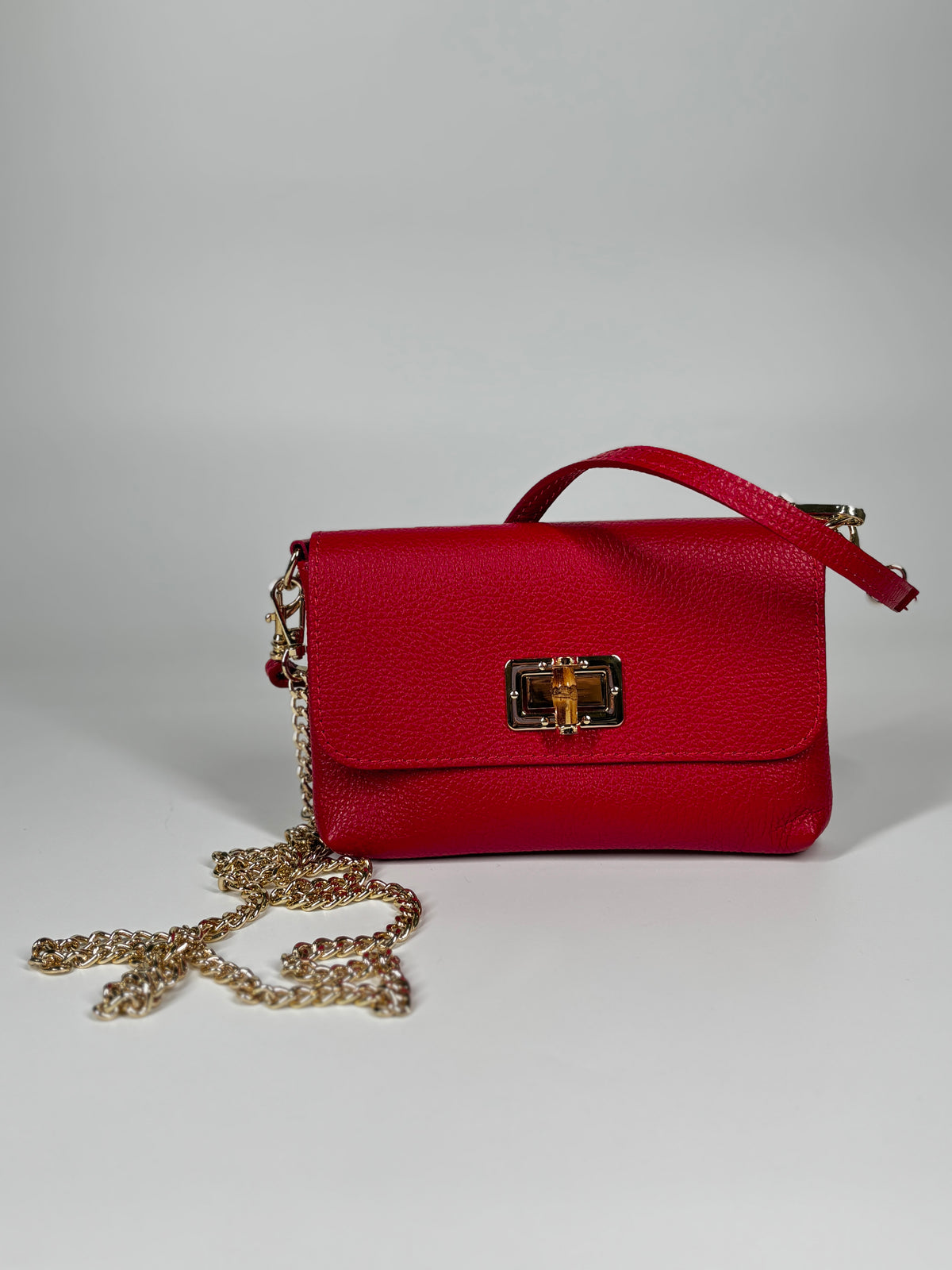 Mini Bag in Pelle Martellata con Chiusura Bamboo - Rossa
