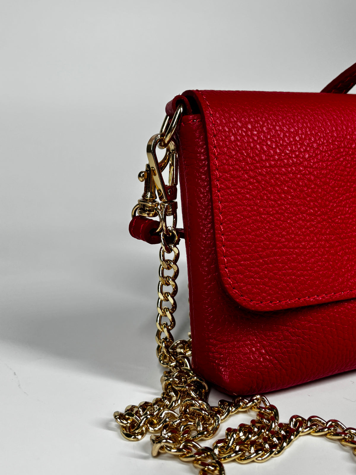 Mini Bag in Pelle Martellata con Chiusura Bamboo - Rossa