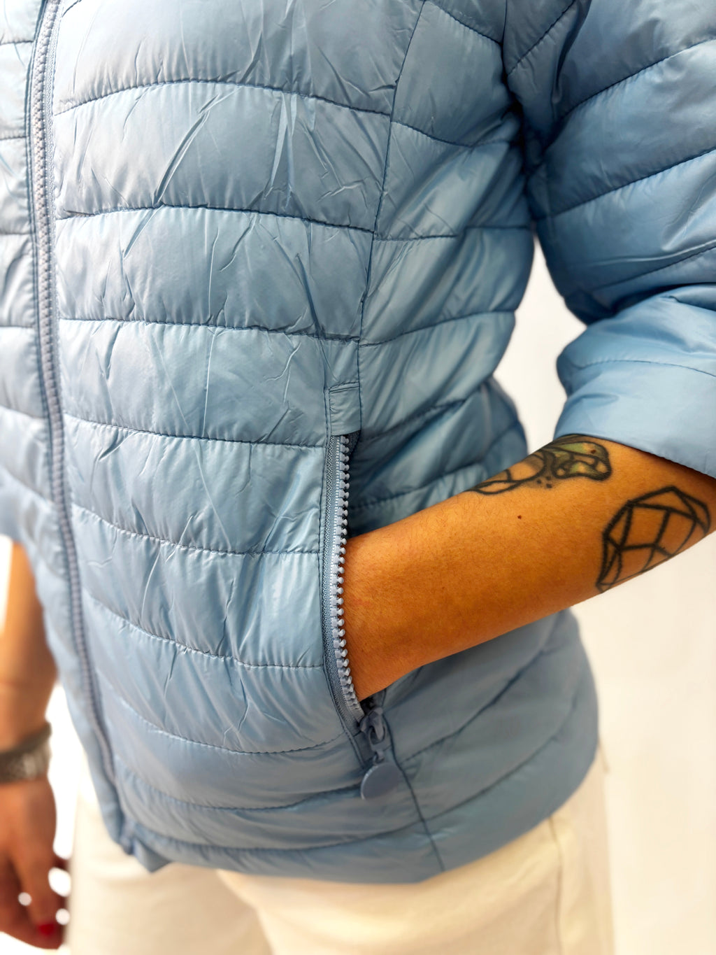 AZZURRO | Piumino leggero con manica 3/4