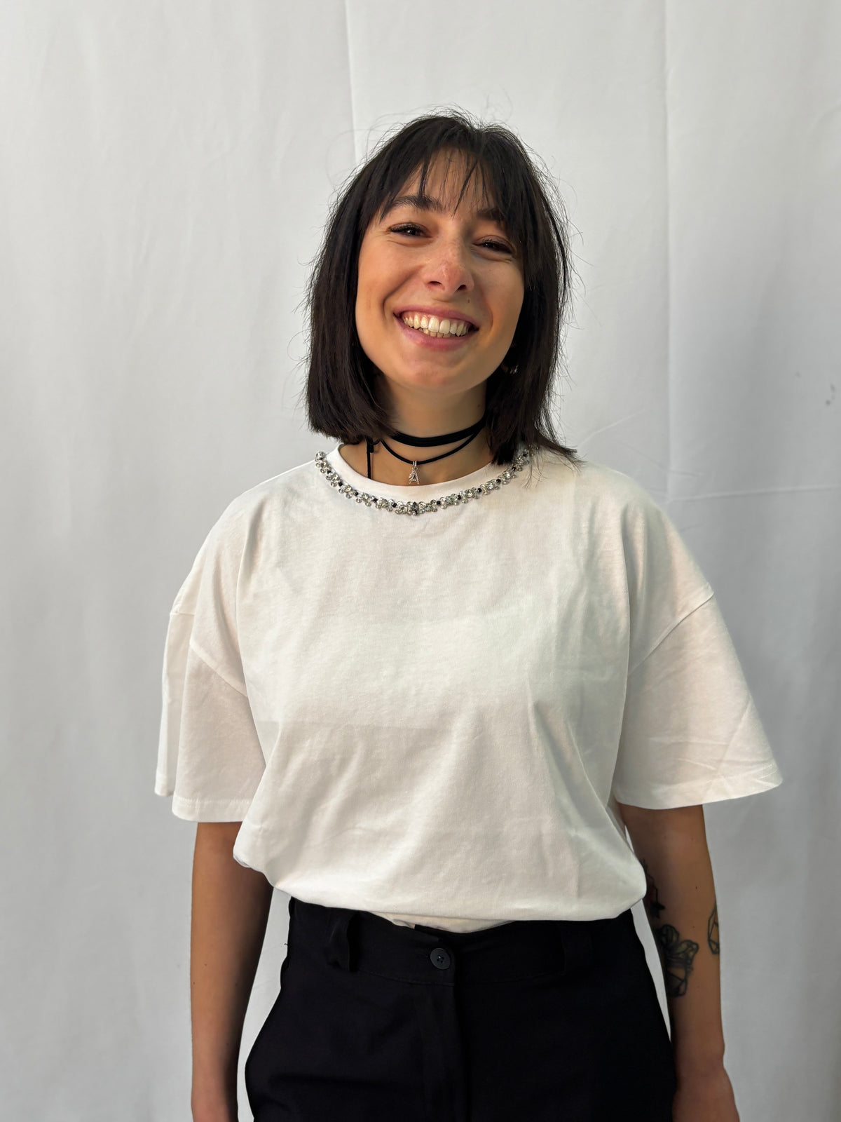 T-shirt Zahjr Oversize con Girocollo e applicazione strass - Bianco