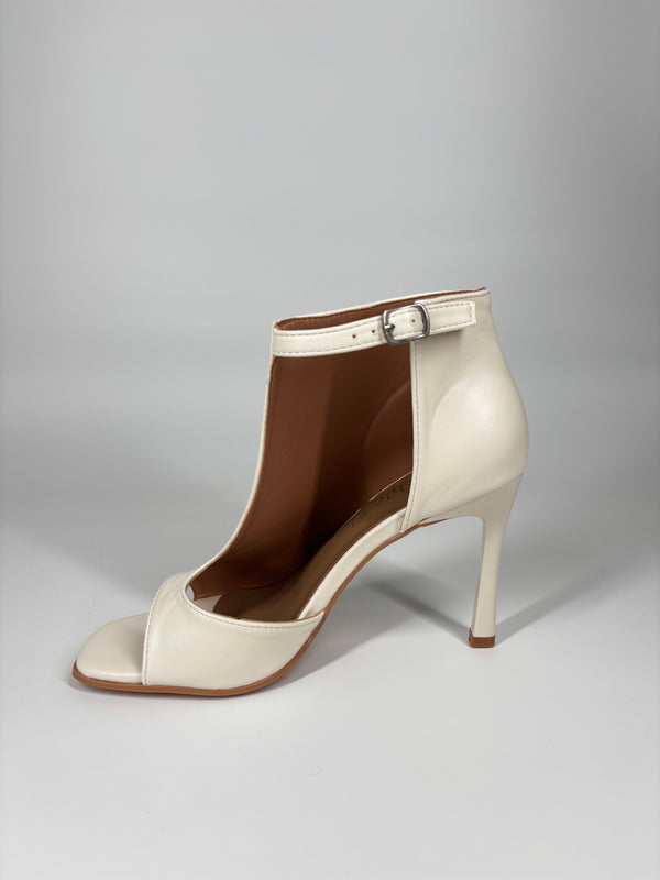Tronchetto con Tacco a Stiletto e Apertura Laterale - Bianco