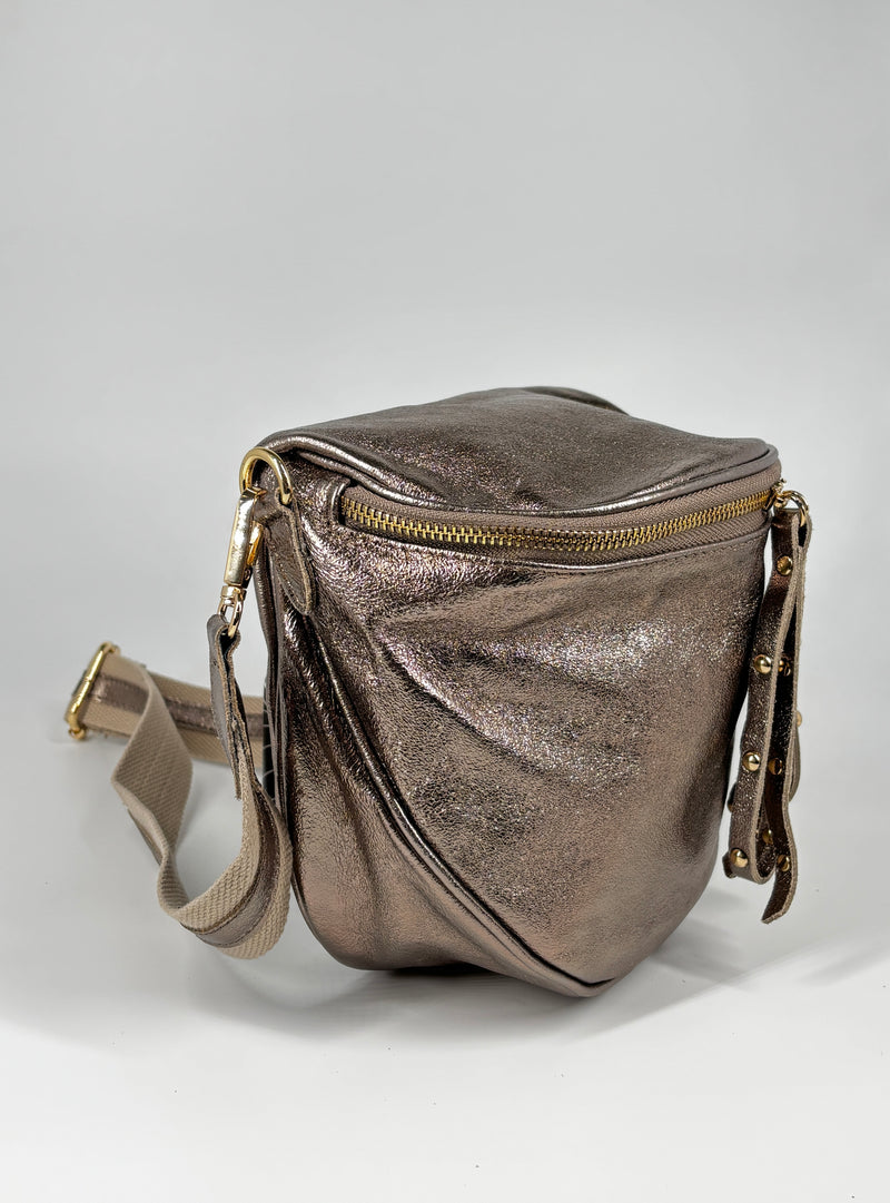 Borsa in vera pelle con borchie dorate modello marsupio - Metallizzato
