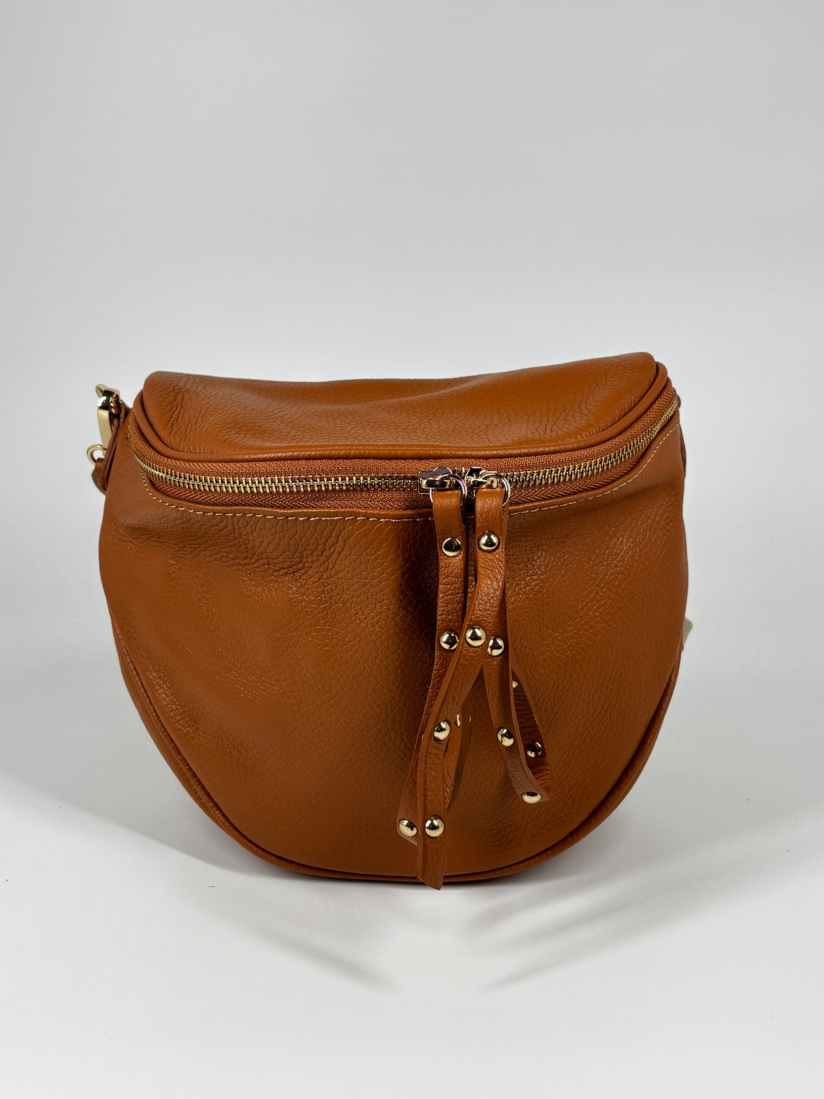Borsa in vera pelle con borchie dorate modello marsupio - Cuoio