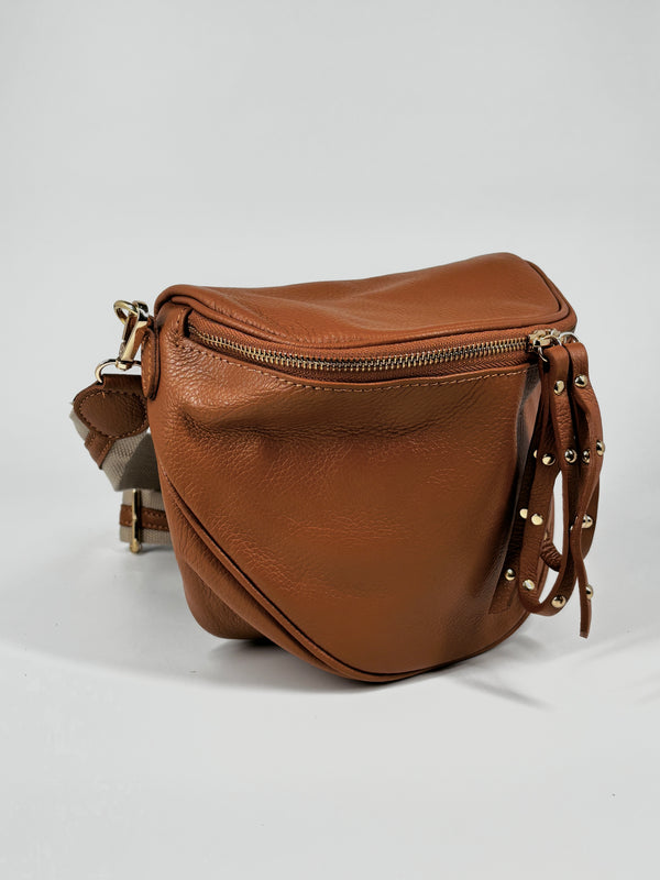 Borsa in vera pelle con borchie dorate modello marsupio - Cuoio