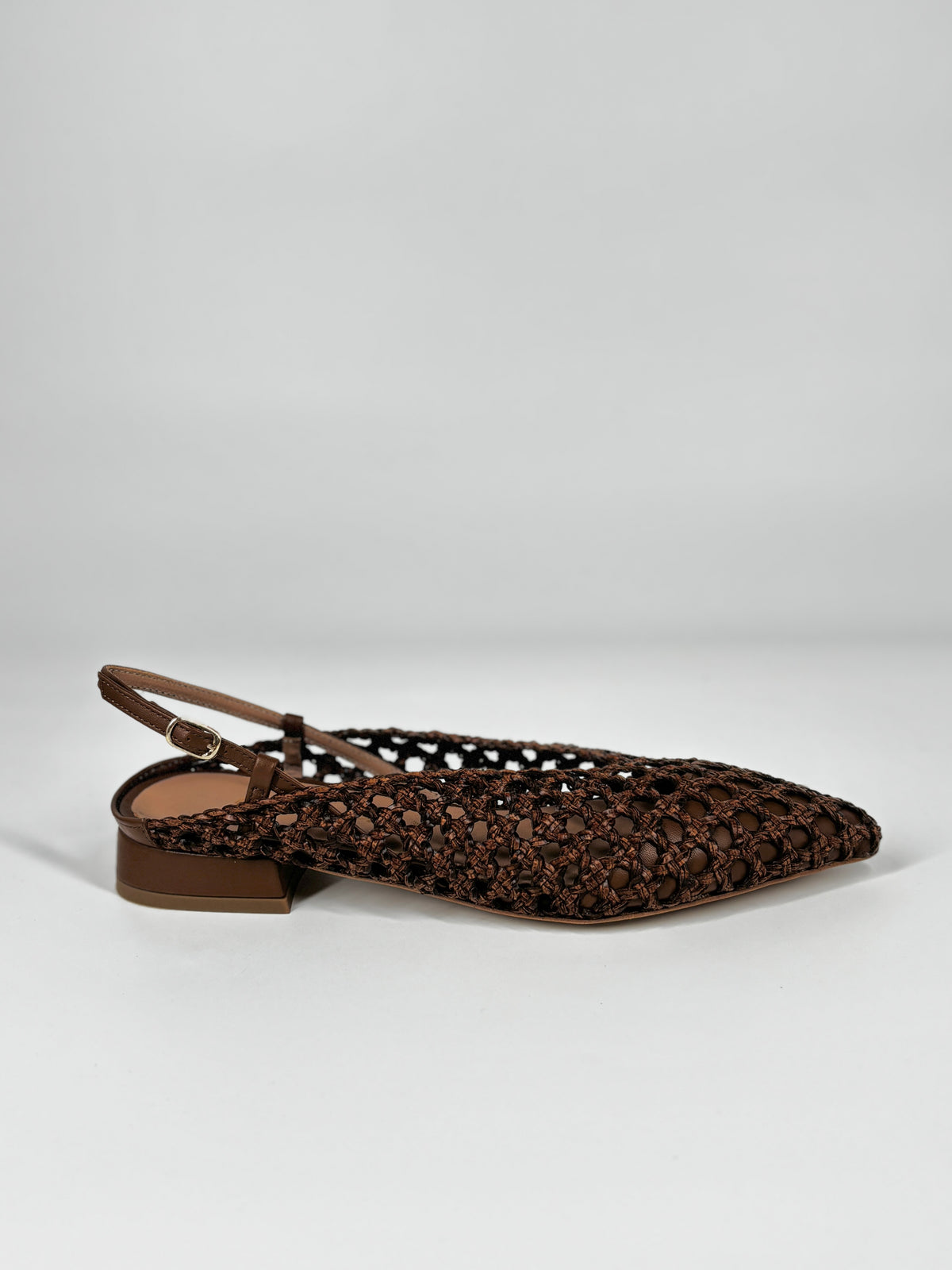 Sandalo Slingback Intrecciato in Pelle – Sigaro