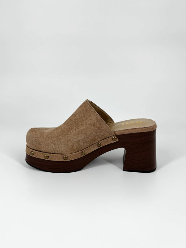 Zoccolo in Suede con Plateau e Borchie - Beige