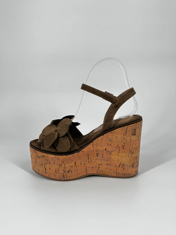 Sandalo con Zeppa in Sughero e Maxi Fiore –  Beige Scuro (Camel)