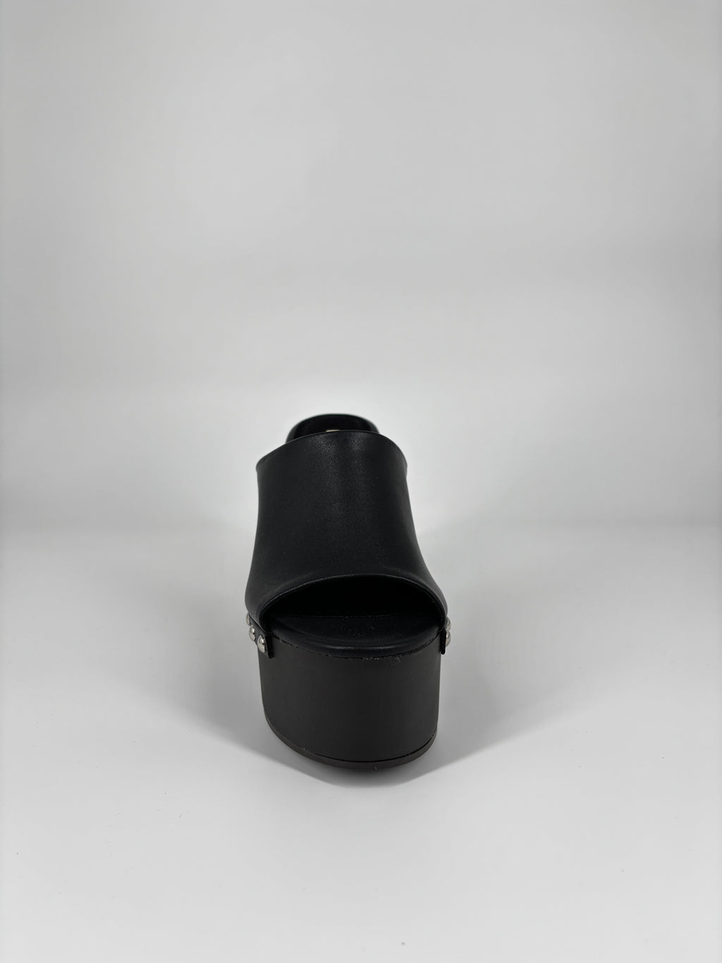 Sandalo Sabot Platform con Borchie – Nero