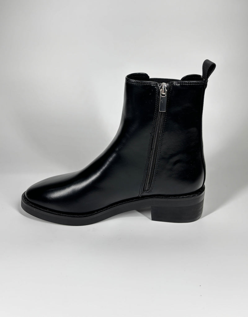 Stivaletto in ecopelle con zip laterale - Nero