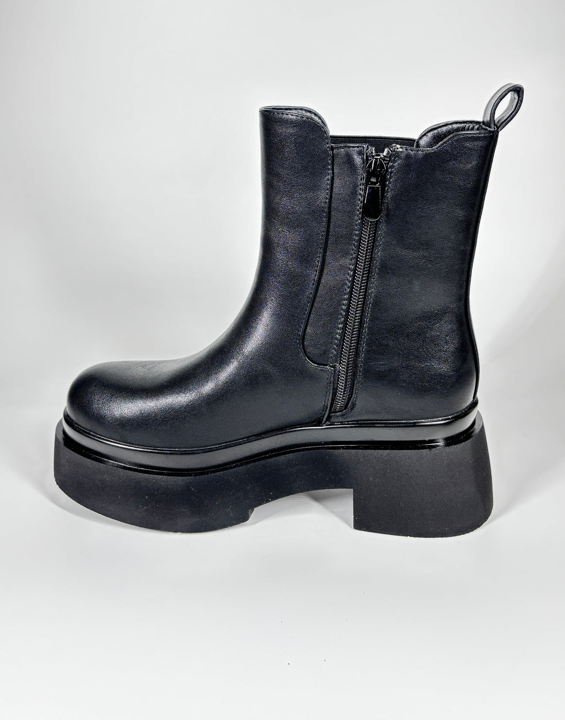 Stivaletto Chelsea in ecopelle con suola platform - nera