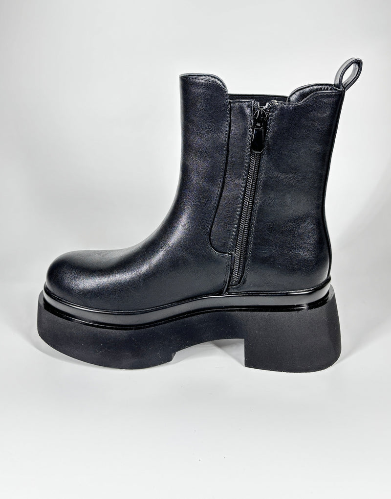 Stivaletto Chelsea in ecopelle con suola platform - nera