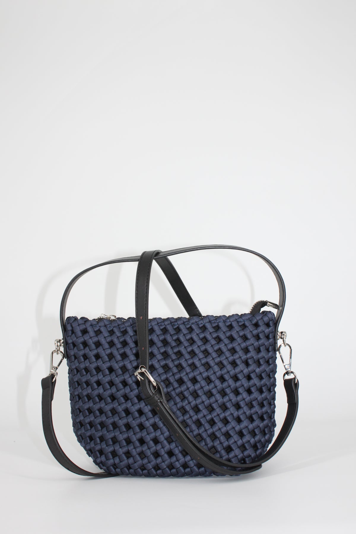 Borsa a Secchiello Intrecciata con Tracolla – Blu