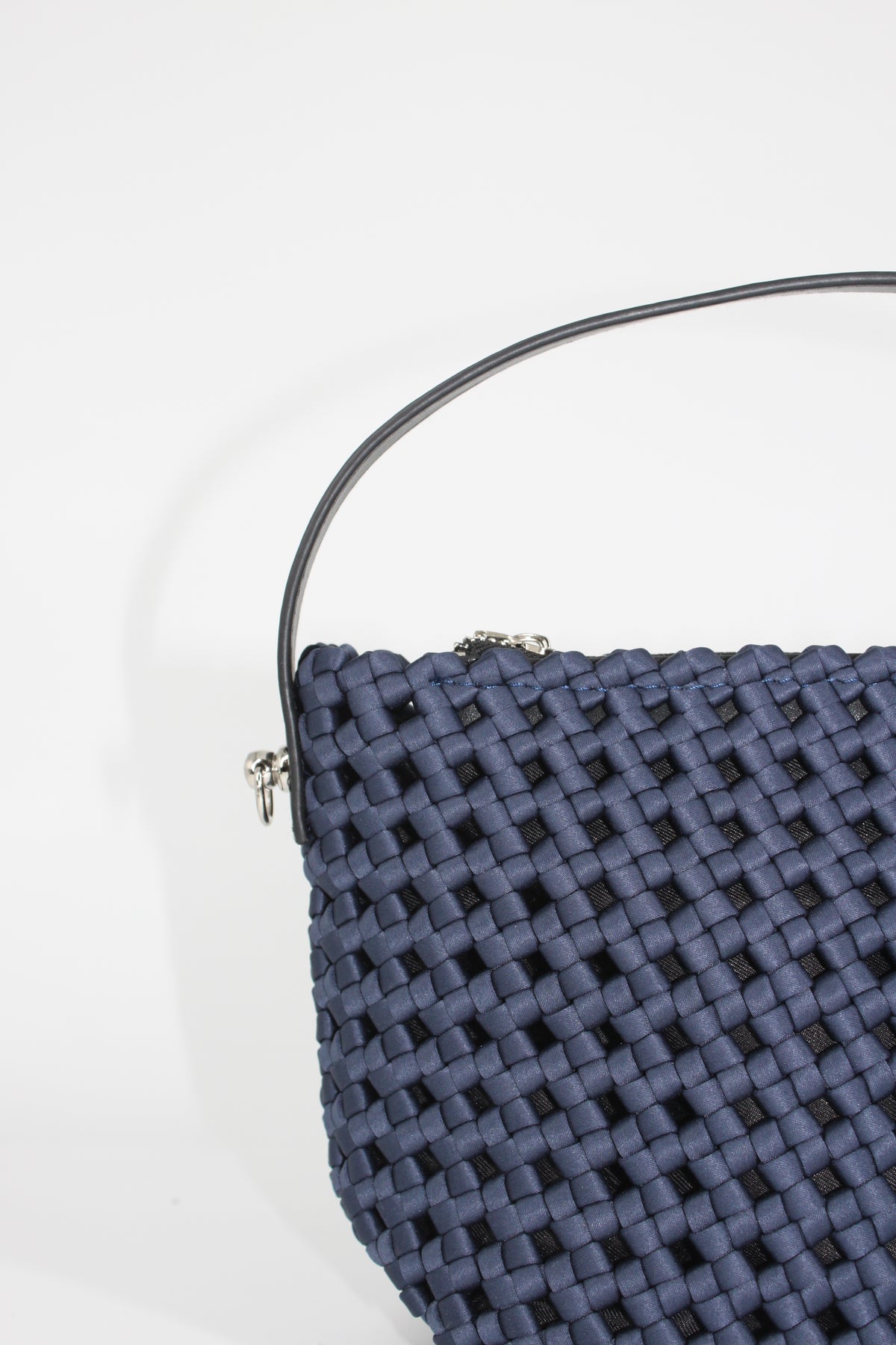 Borsa a Secchiello Intrecciata con Tracolla – Blu