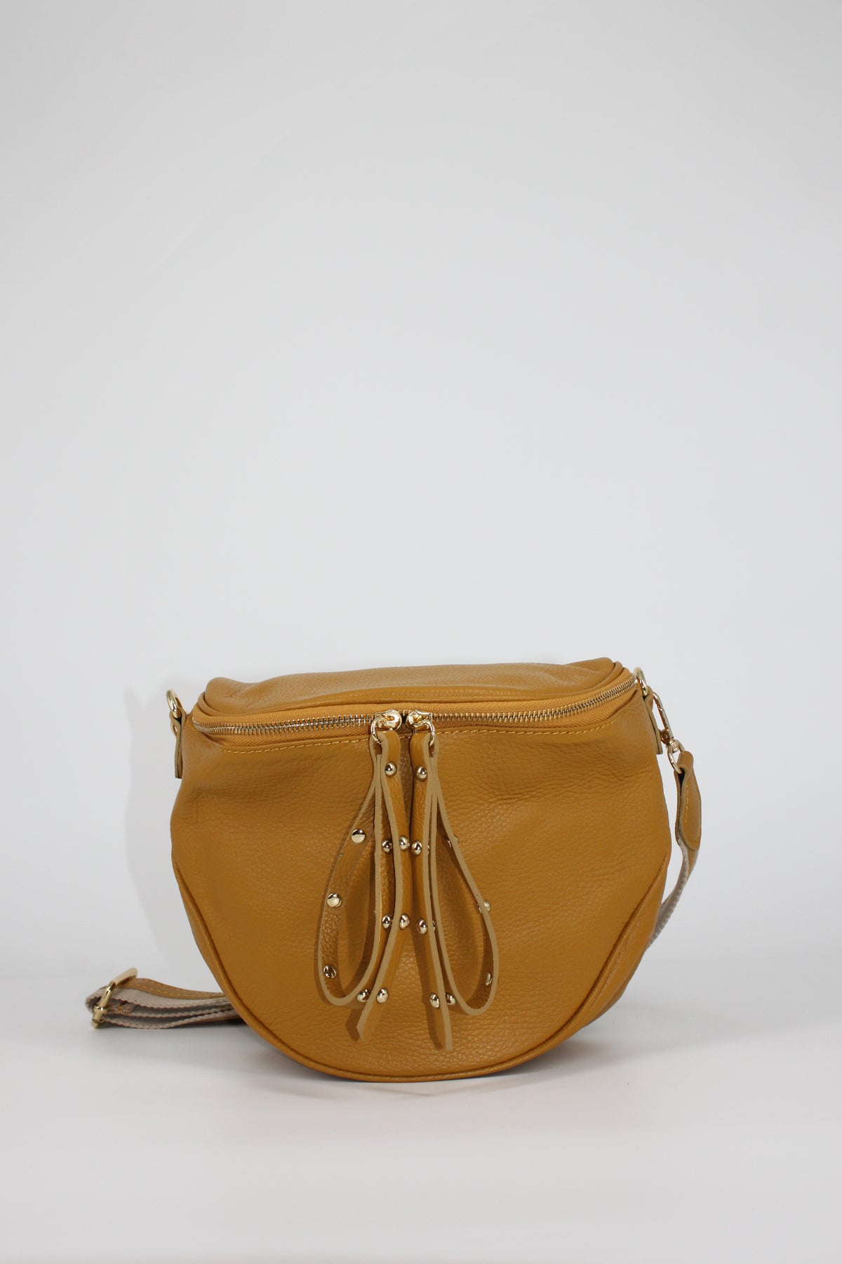 Borsa in vera pelle con borchie dorate modello marsupio - Senape