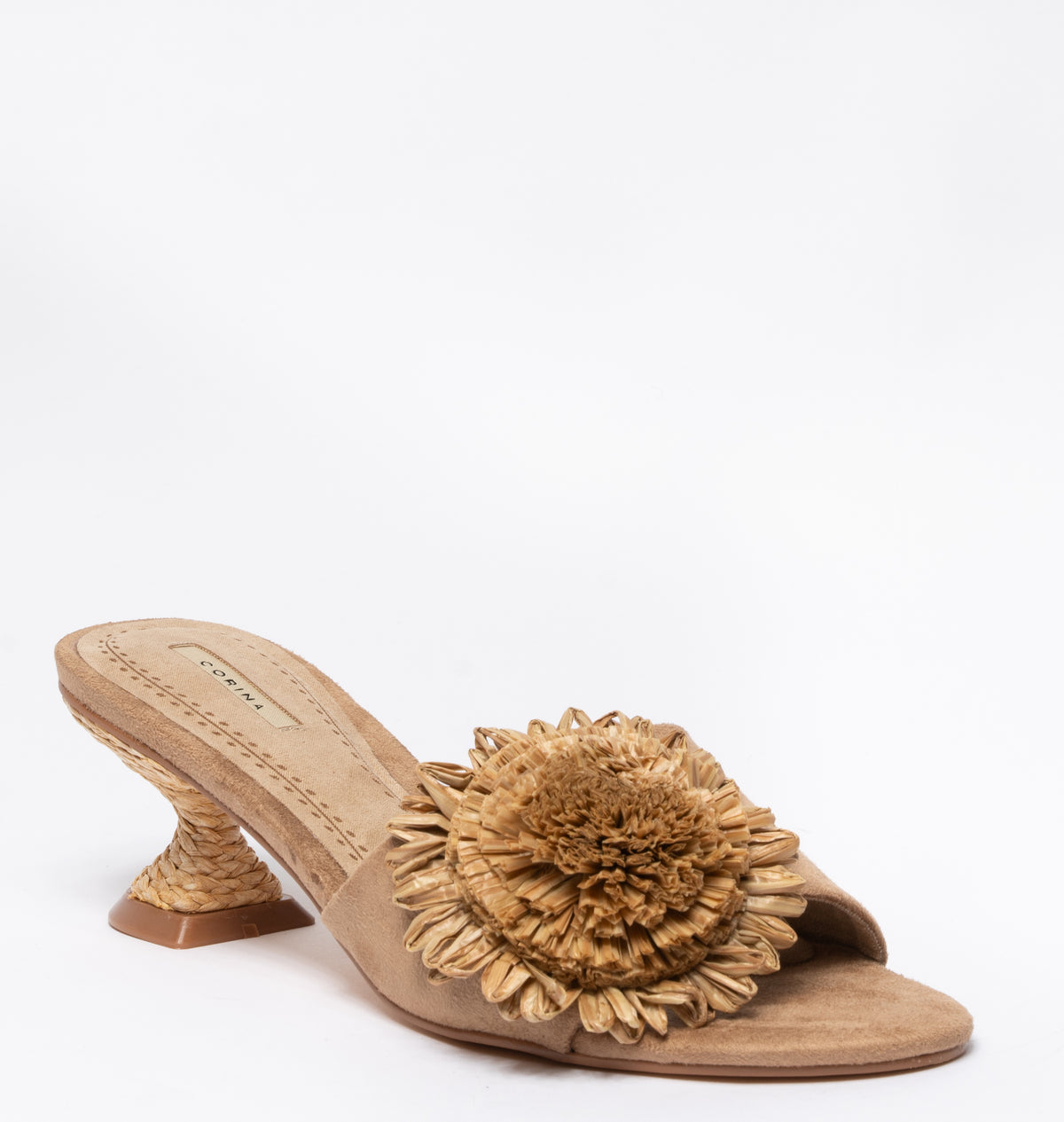 Sandalo scamosciato con fiore girasole di rafia intrecciato- Cammello