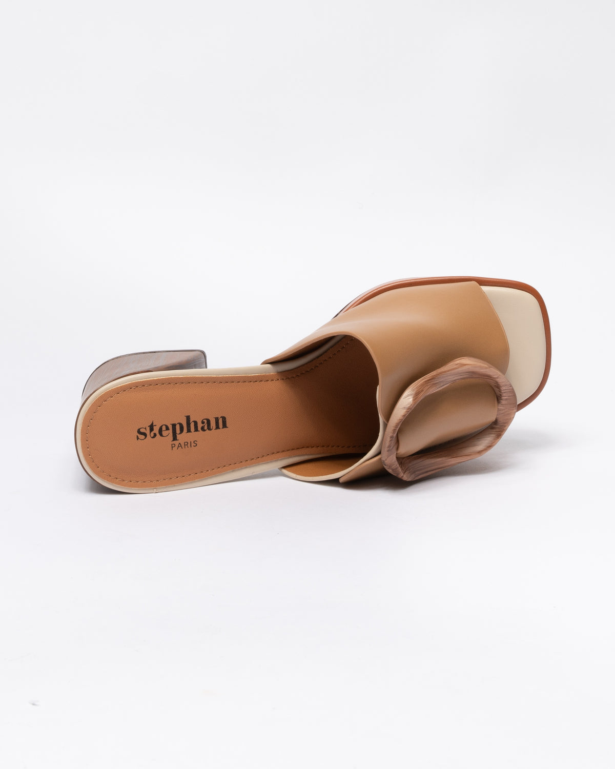 Sandalo in ecopelle con fascia larga - Cammello
