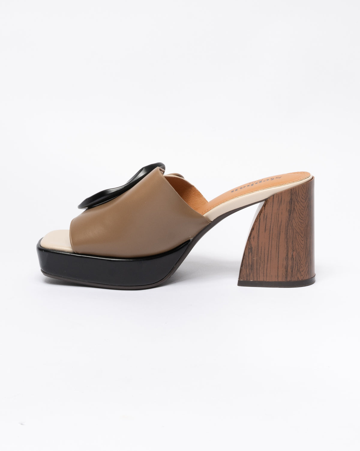 Sandalo in ecopelle con fascia larga - Nero