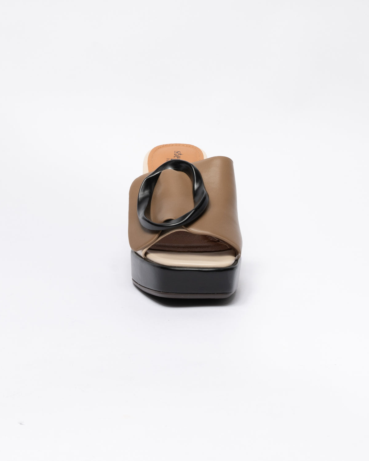 Sandalo in ecopelle con fascia larga - Nero