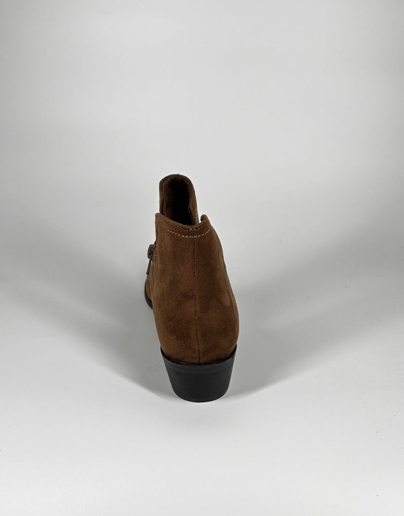 Stivale basso a punta in ecocamoscio - Cammello