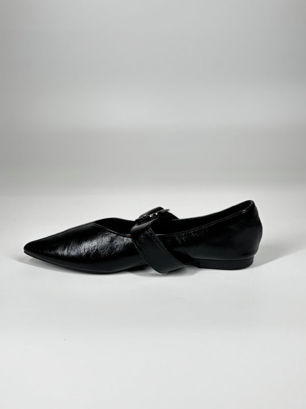 Ballerina Elegante a Punta con Cinturino - Nera