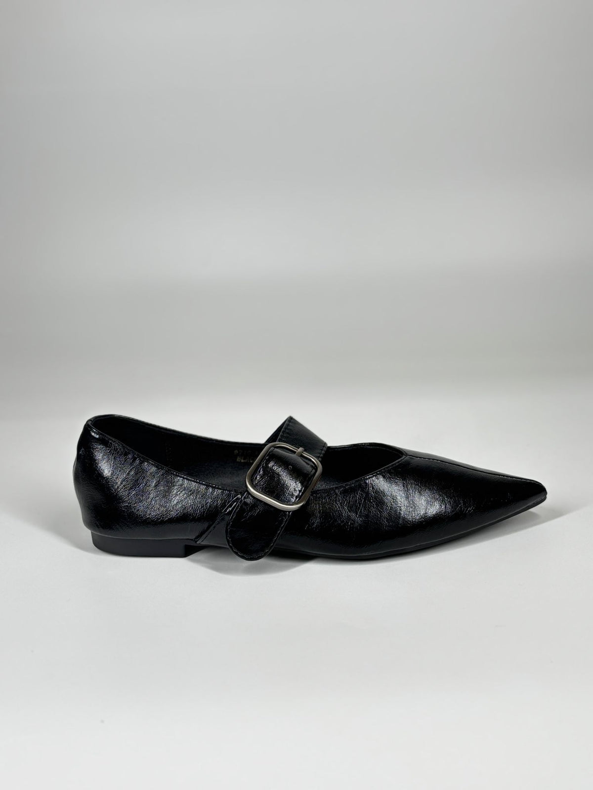 Ballerina Elegante a Punta con Cinturino - Nera