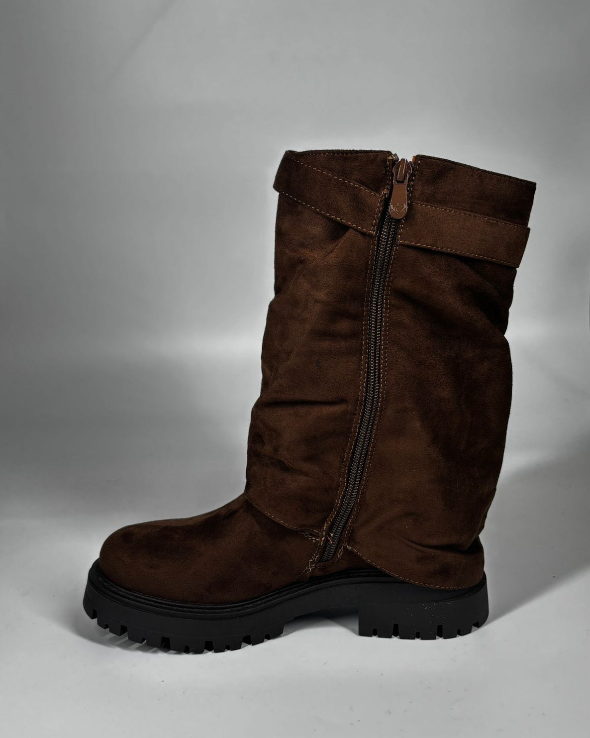 Stivale Slouchy scamosciato con Doppia Fibbia – Marrone