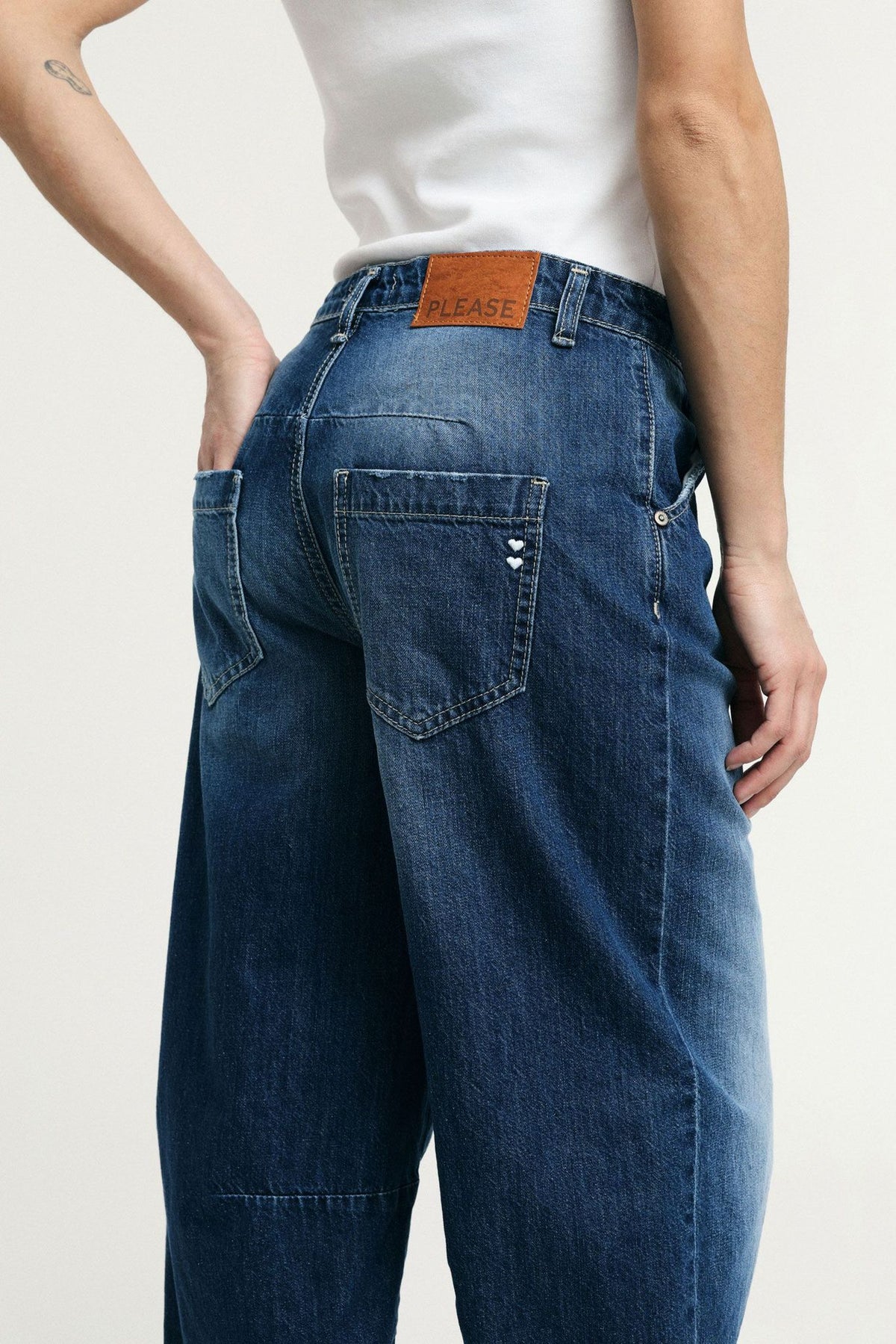 Jeans baloon fit effetto délavé con fondo sfrangiato - Blue
