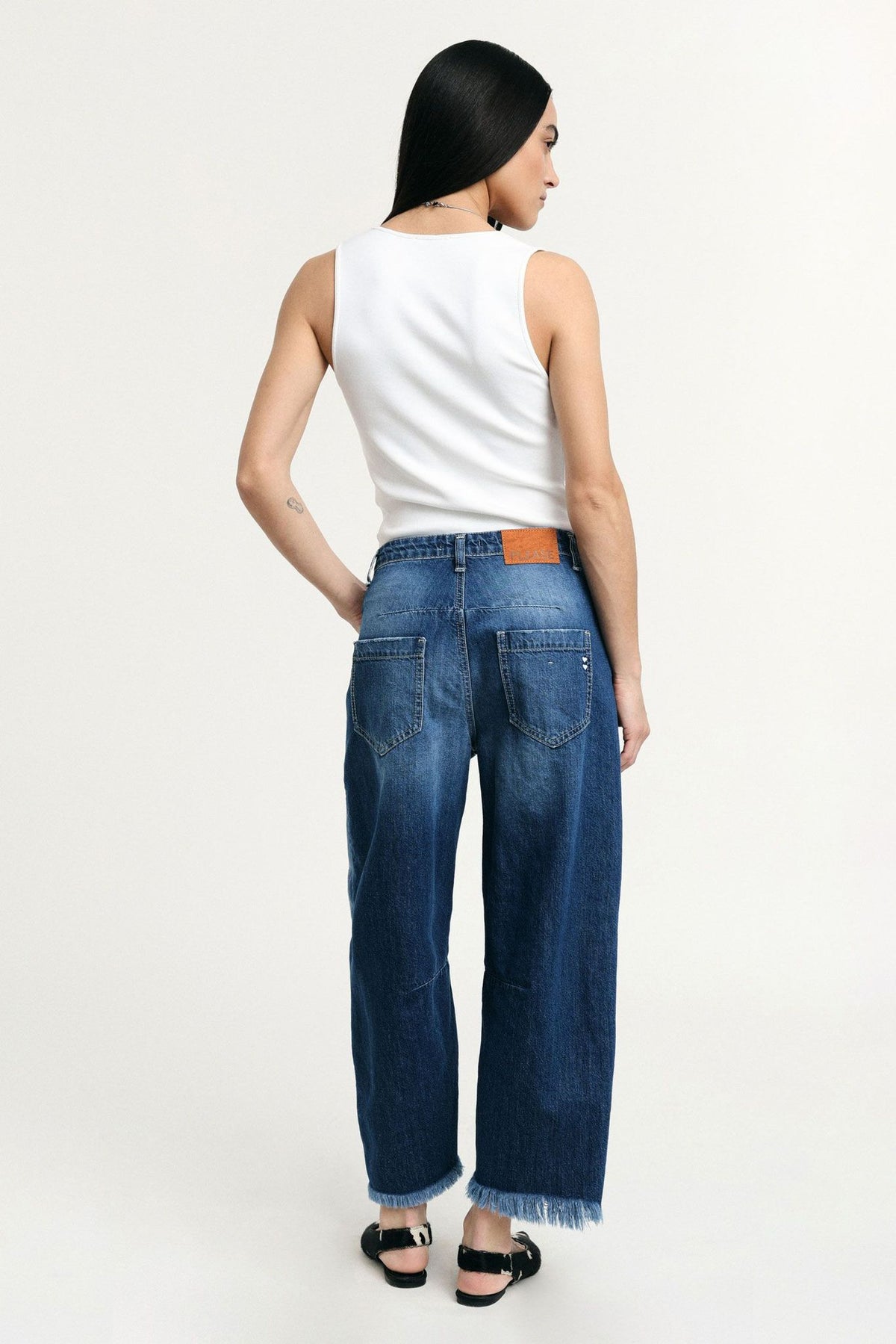 Jeans baloon fit effetto délavé con fondo sfrangiato - Blue