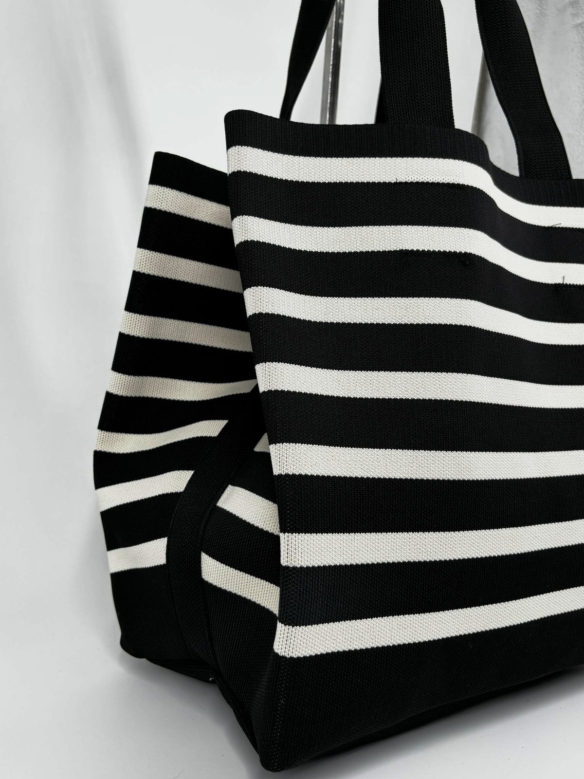 Tote Bag Navy Chic a Righe Orizzontali - Nera