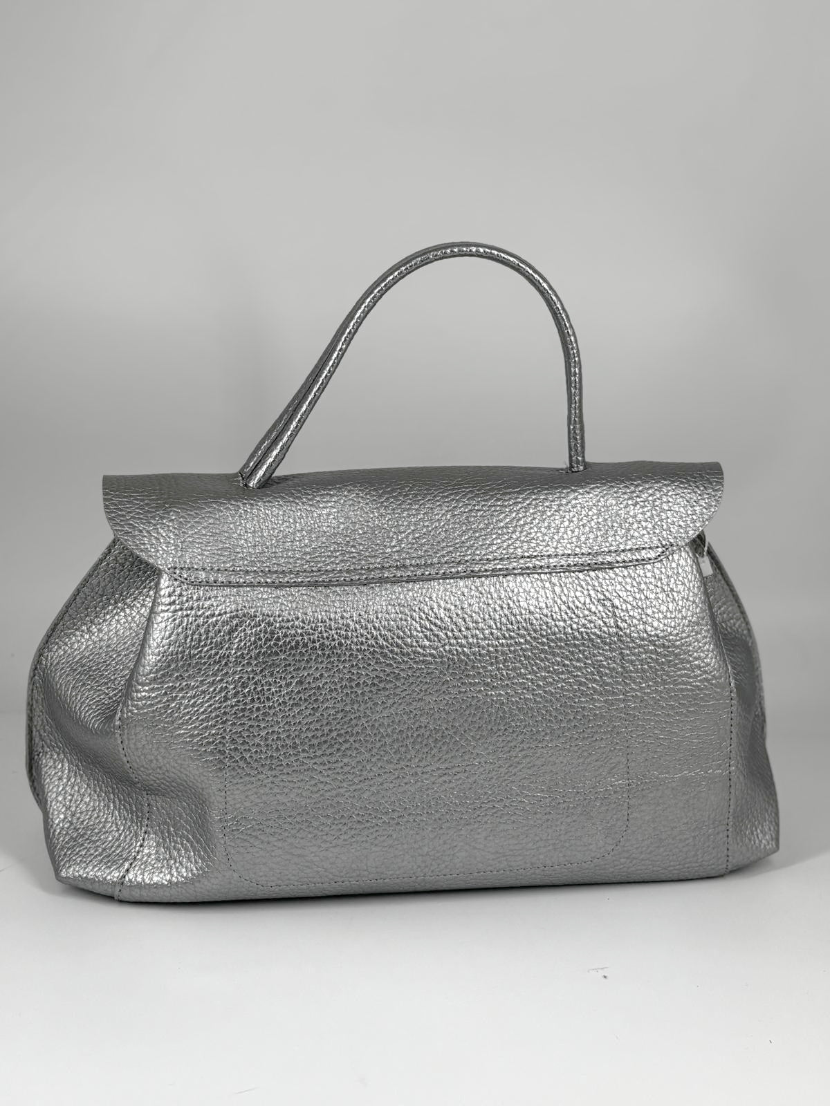 Borsa a Mano in Ecopelle Martellata Argento con Chiusura in Bamboo