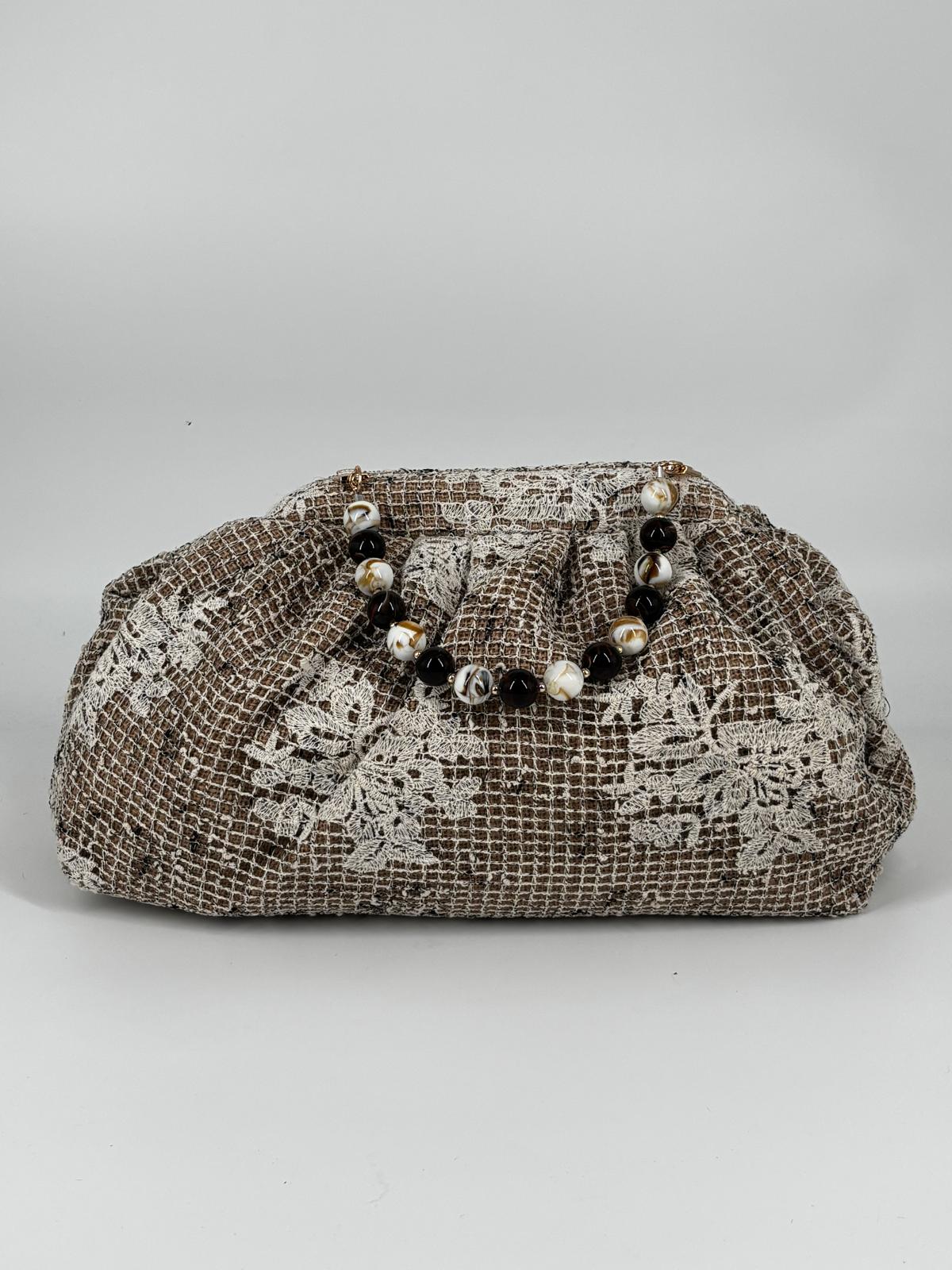 Pochette Morbida in Bouclé e Pizzo con Manico Perlato