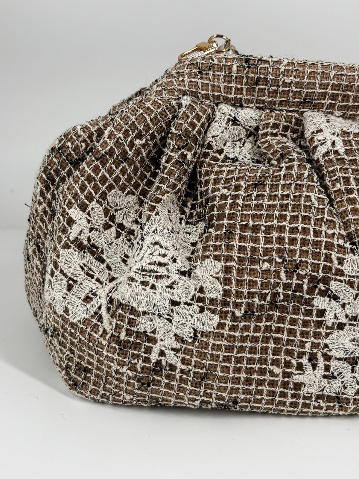 Pochette Morbida in Bouclé e Pizzo con Manico Perlato