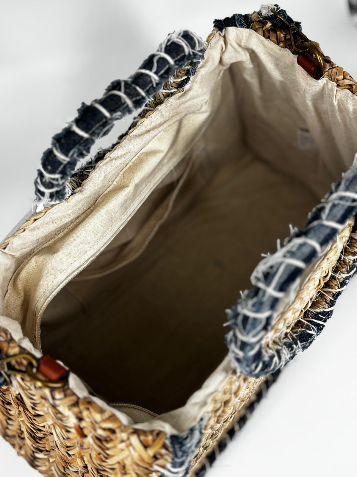 Borsa a Mano in Paglia Intrecciata con Dettagli in Denim Riciclato