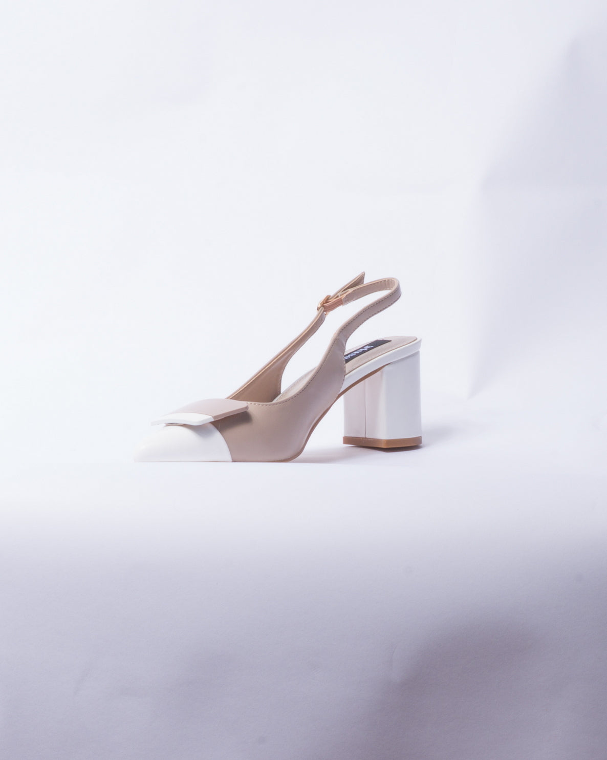 Décolleté Slingback con Tacco Largo – Beige Bianco