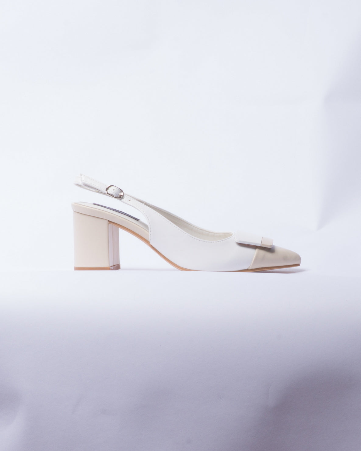 Décolleté Slingback con Tacco Largo – Bianco Panna