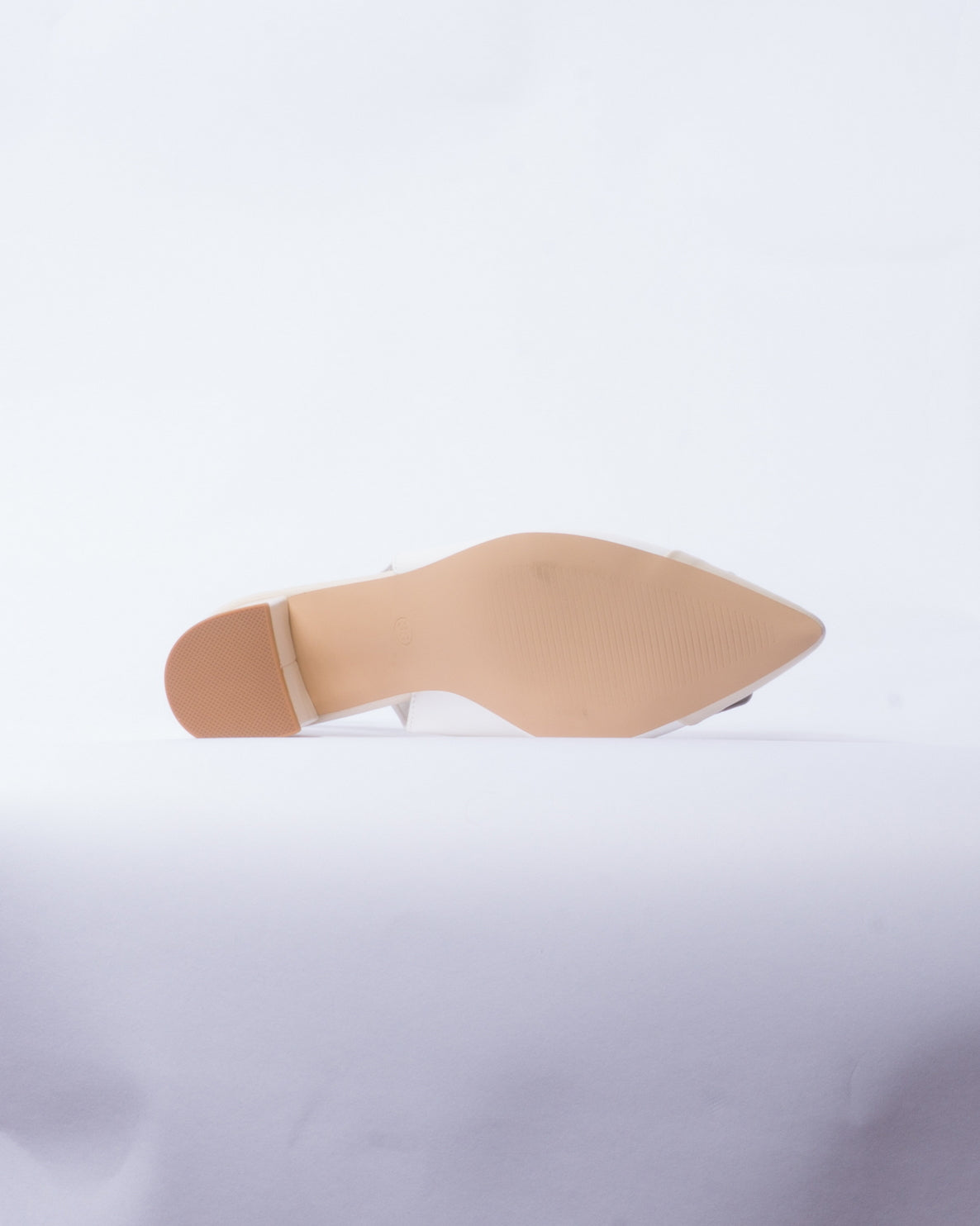 Décolleté Slingback con Tacco Largo – Bianco Panna