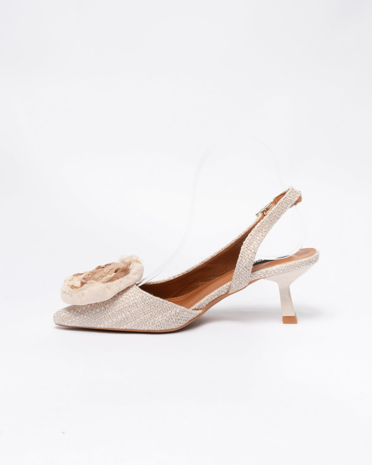 Decolletè in tessuto raffia intrecciato con applicazione fiore in punta fibbia regolabile - Beige