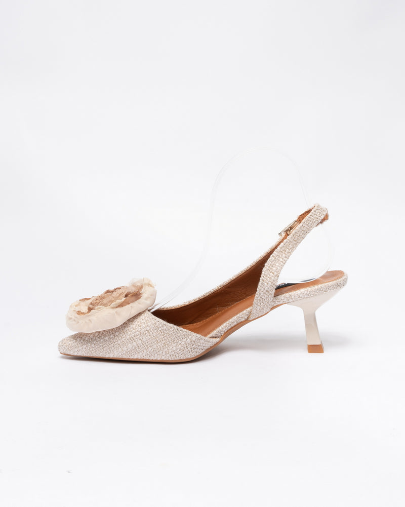 Decolletè in tessuto raffia intrecciato con applicazione fiore in punta fibbia regolabile - Beige