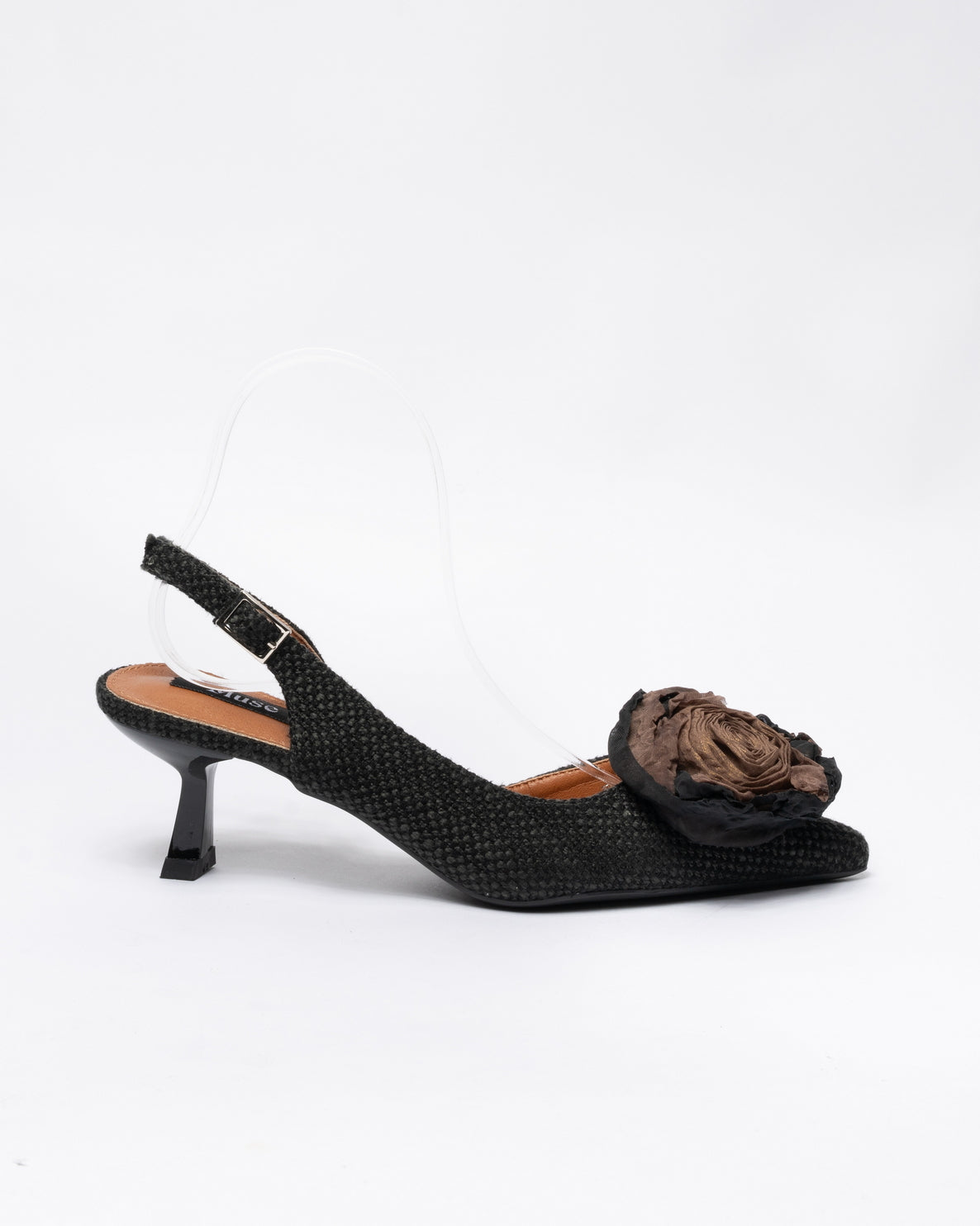 Decolletè in tessuto raffia intrecciato con applicazione fiore in punta fibbia regolabile - Nero
