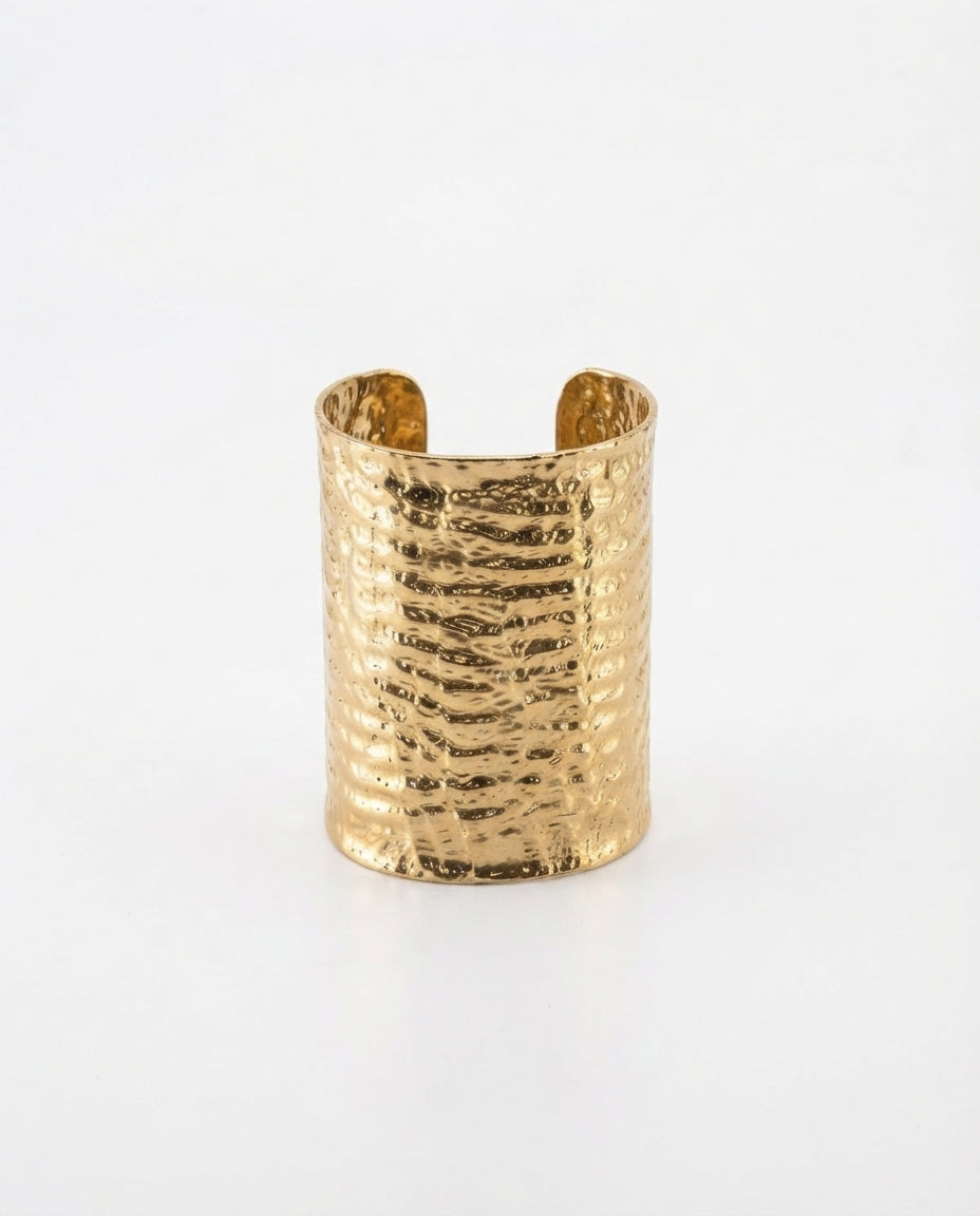 Bracciale Rigido a Schiava Dorato con Lavorazione Martellata