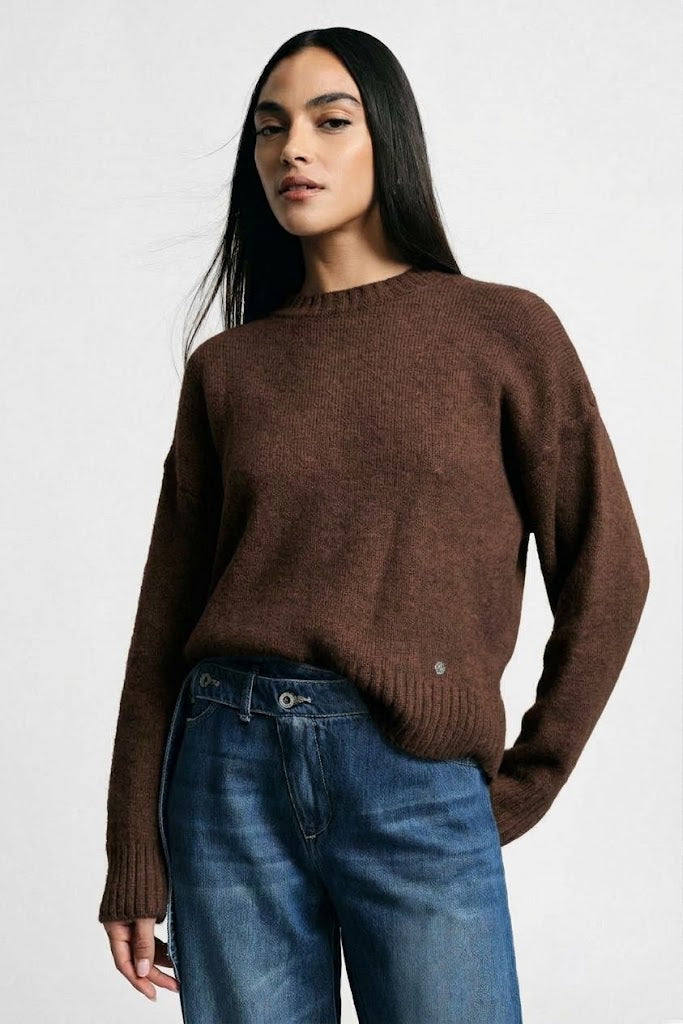 Maglione girocollo regular con polsini a costine - Cioccolato
