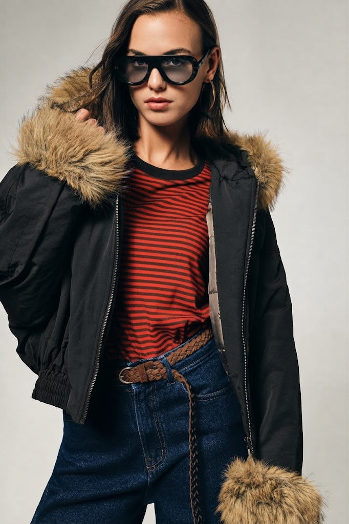 Parka corta con cappuccio e inserti in ecopelliccia Please - Nero