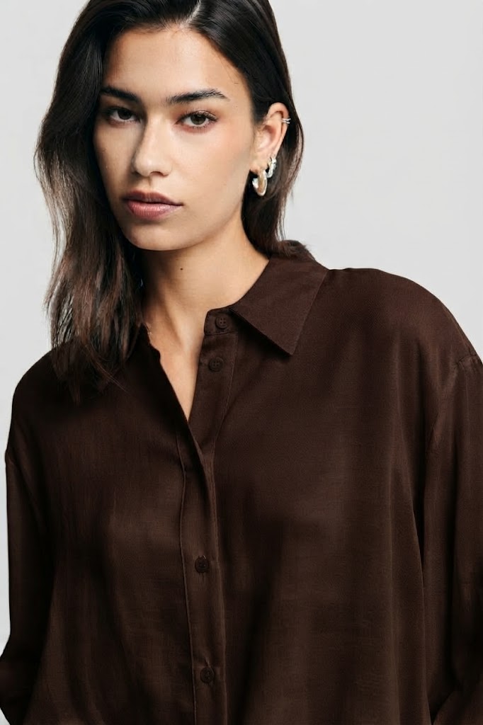 Camicia taglio regular con collo classico - Cioccolato