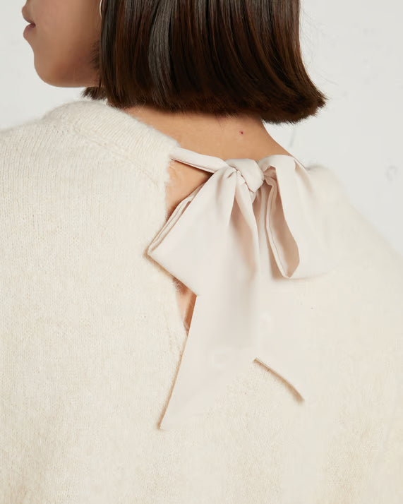 Maglione Effetto Peluche con Fiocco sul Retro Please - Panna -