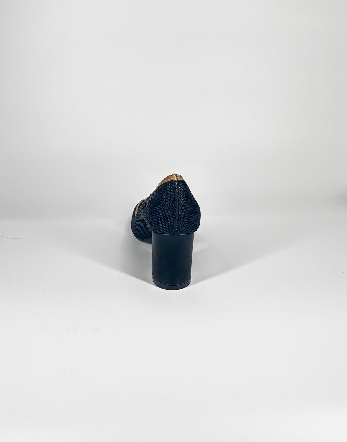 Décolleté a punta con tacco largo - Nero