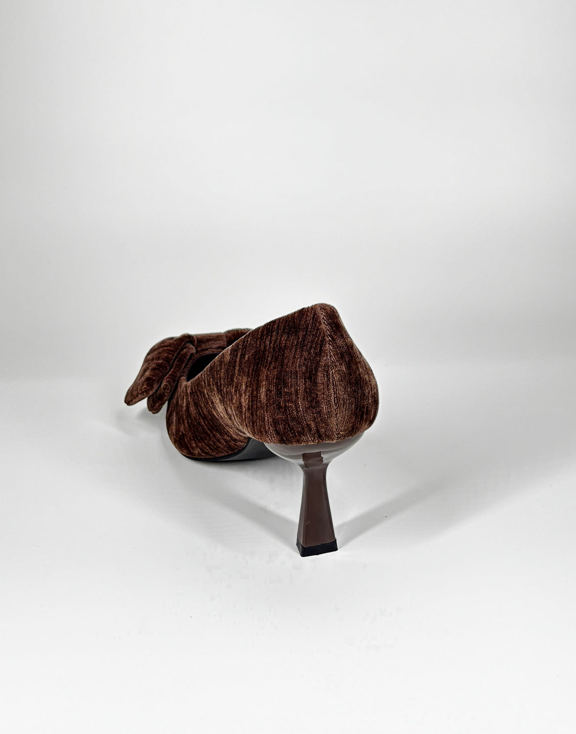 Décolleté in Velluto con Fiocco –  Marrone